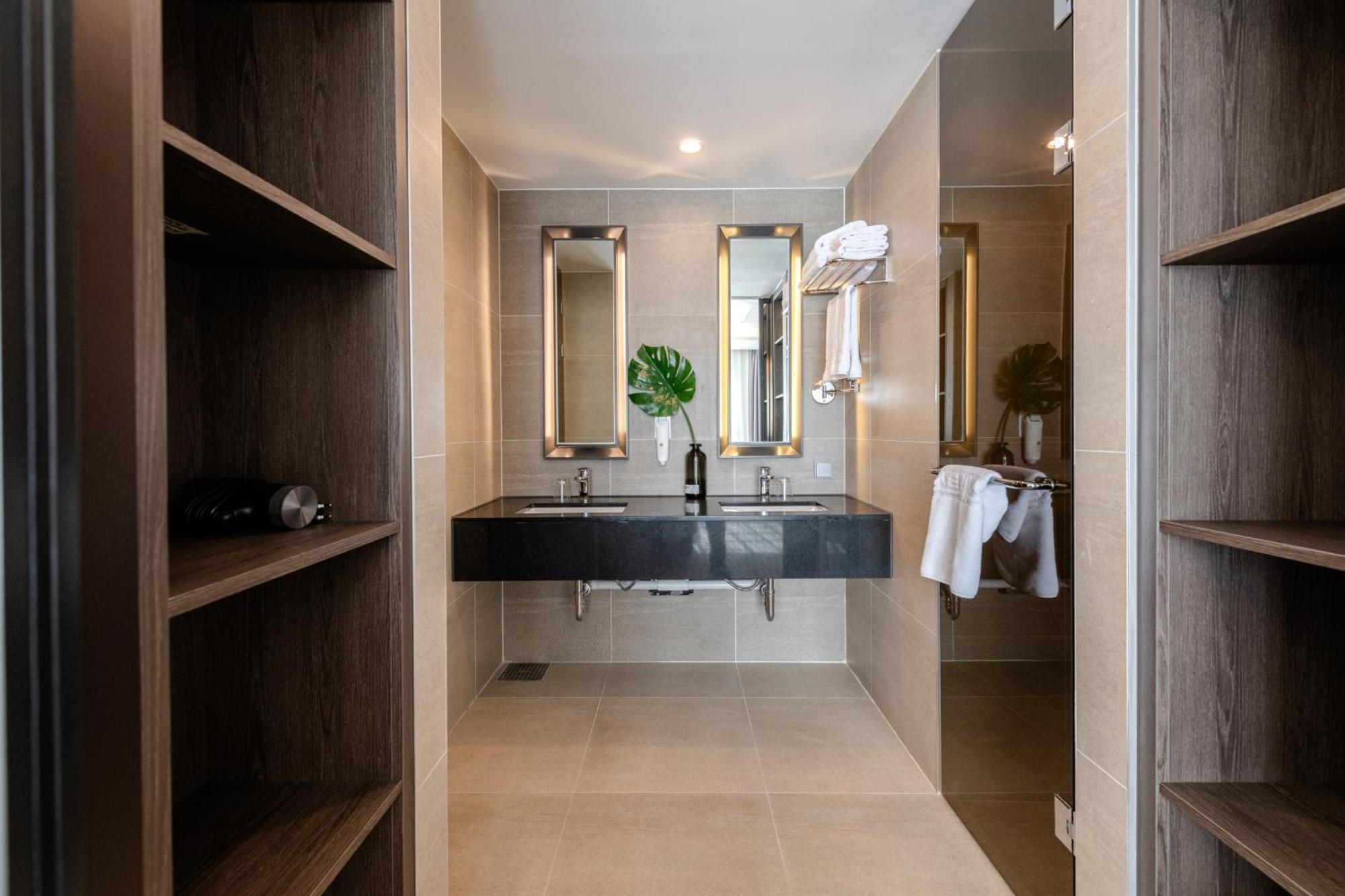 Western Hotel 4*